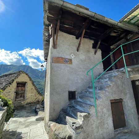 Casa Vacanze La Carbunera Villa โดโมดอสโซลา ภายนอก รูปภาพ