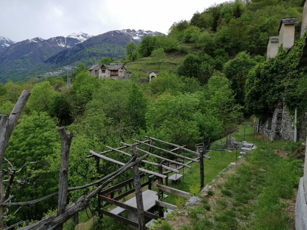 Casa Vacanze La Carbunera Villa โดโมดอสโซลา ภายนอก รูปภาพ