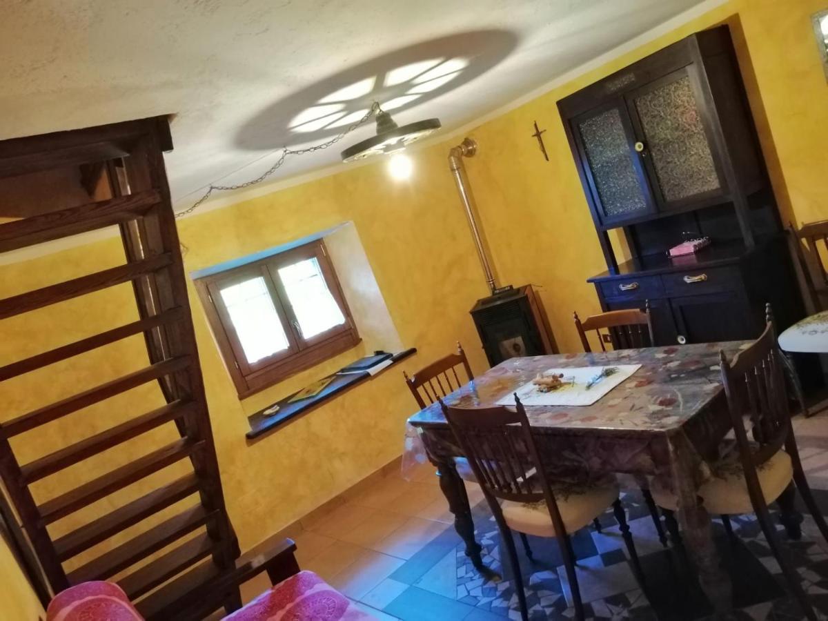 Casa Vacanze La Carbunera Villa โดโมดอสโซลา ภายนอก รูปภาพ