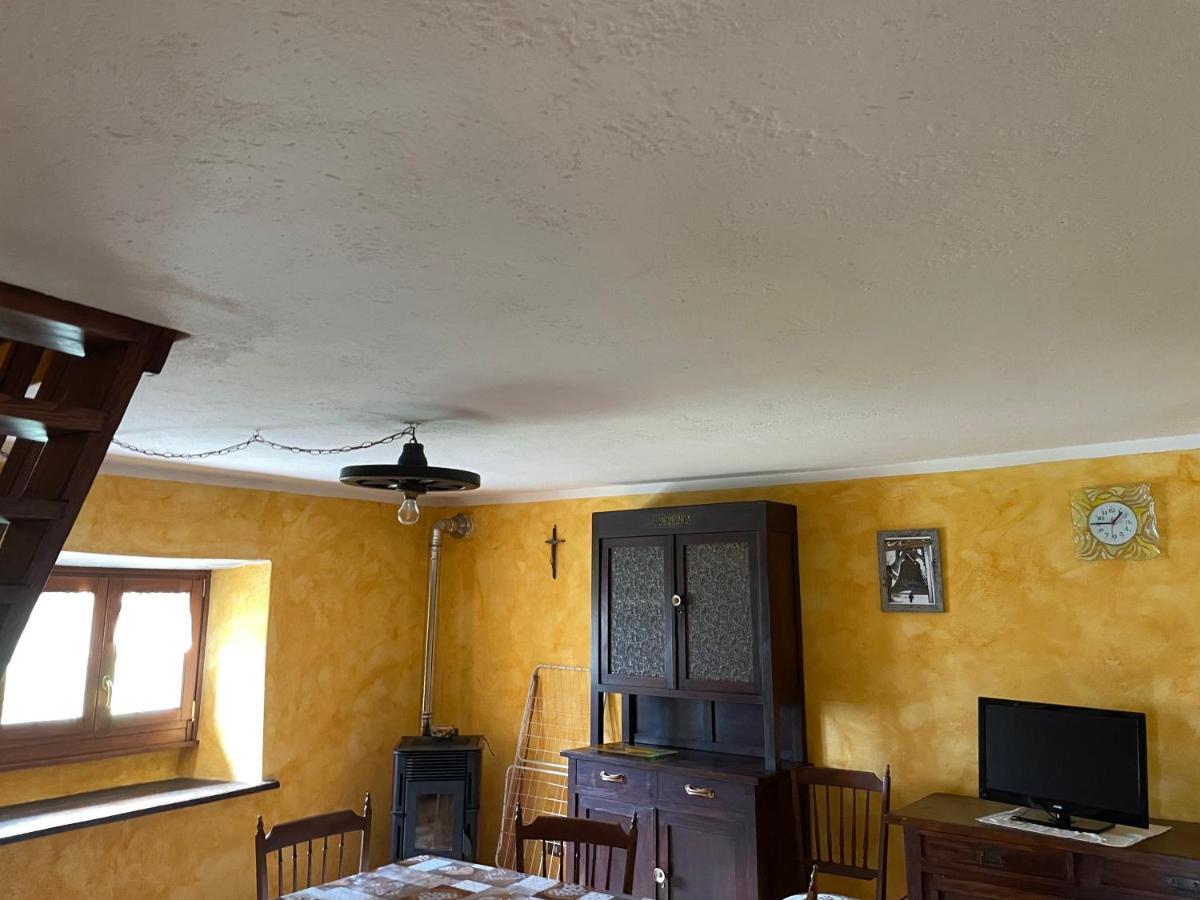 Casa Vacanze La Carbunera Villa โดโมดอสโซลา ภายนอก รูปภาพ