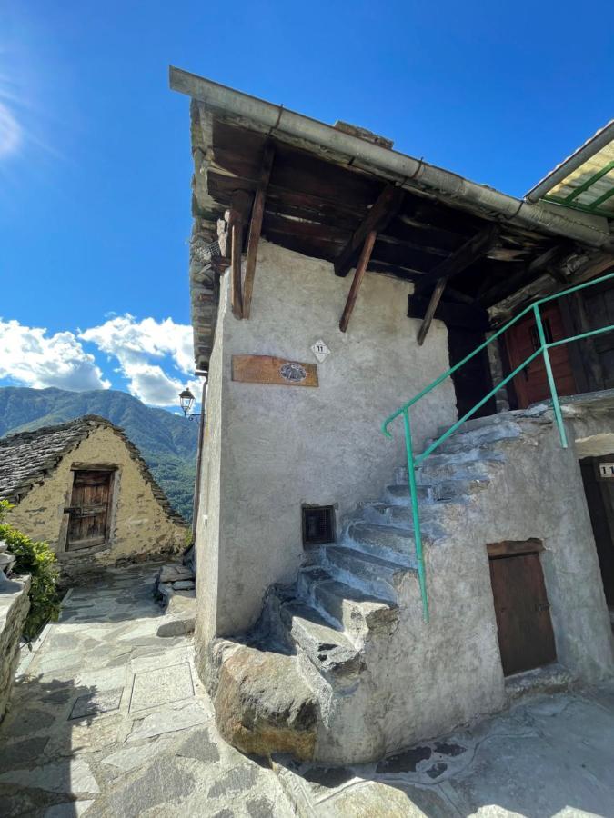 Casa Vacanze La Carbunera Villa โดโมดอสโซลา ภายนอก รูปภาพ