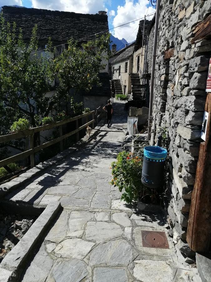Casa Vacanze La Carbunera Villa โดโมดอสโซลา ภายนอก รูปภาพ